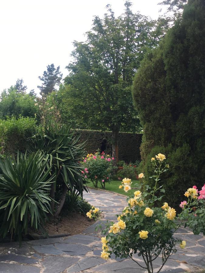 Villa Aurelia - Casa De Campo Con Jardin Y Piscina Entre Madrid Y Segovia Ortigosa del Monte Esterno foto
