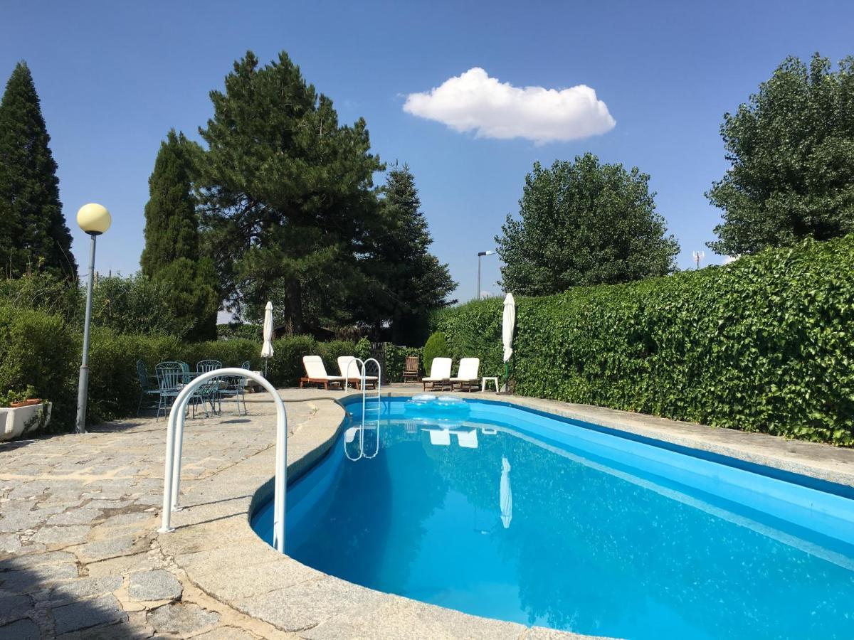 Villa Aurelia - Casa De Campo Con Jardin Y Piscina Entre Madrid Y Segovia Ortigosa del Monte Esterno foto